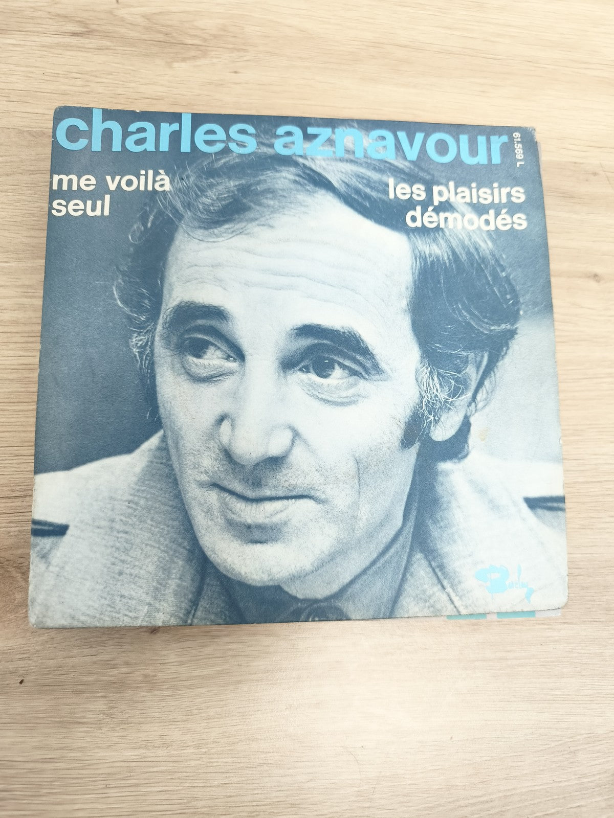 Vinyle 45T Charles Aznavour Me voilà seul / Les plaisirs démodés pochette bleue