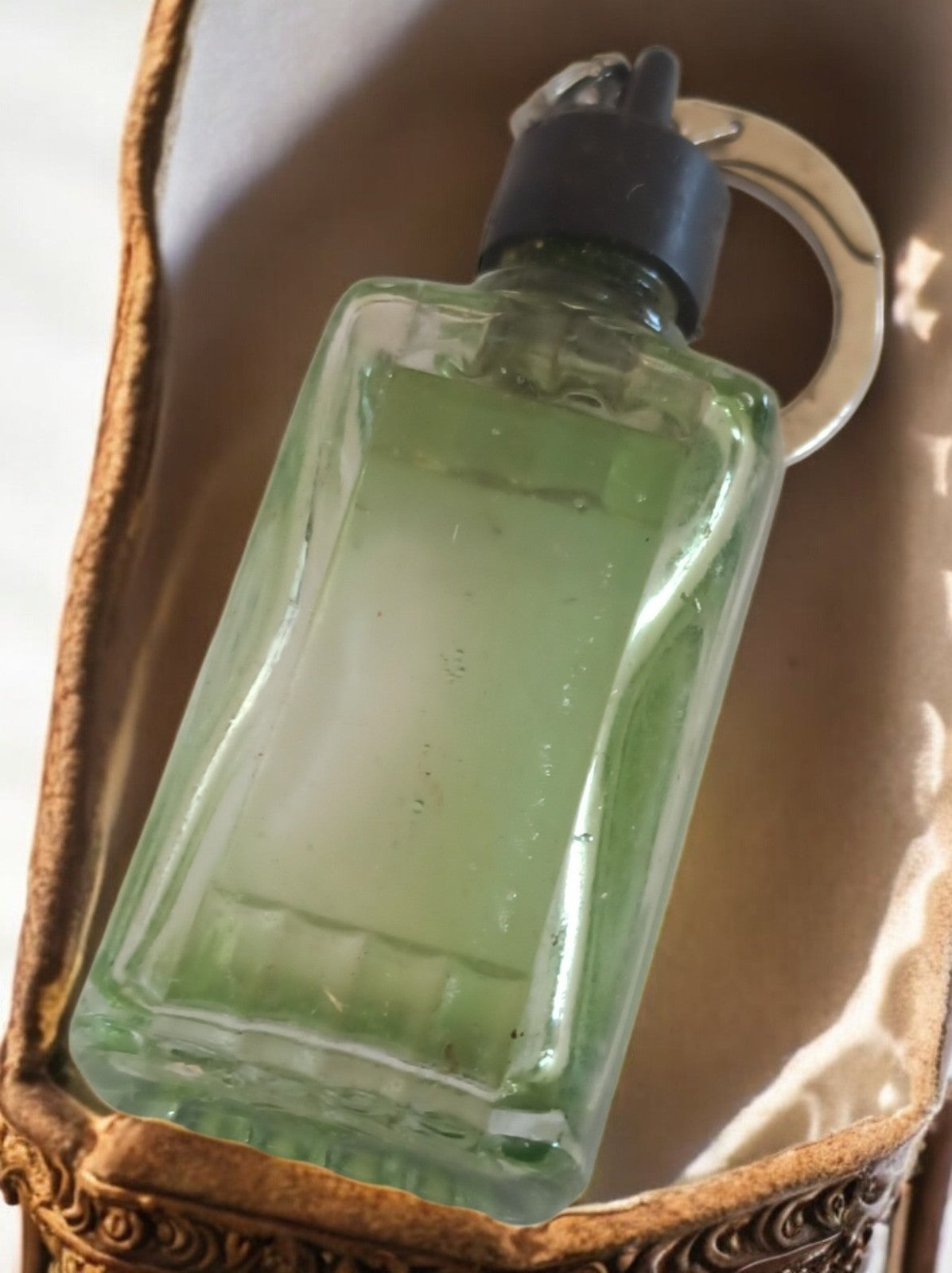 Porte-clés bouteille publicitaire vintage France, flacon vert translucide alcool
