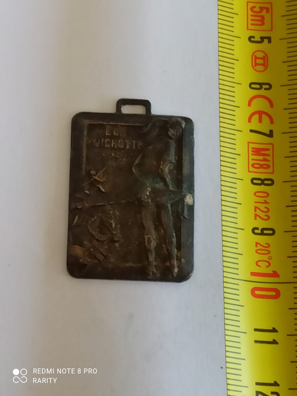 Médaille rectangulaire Don Quichotte relief aspect patiné souvenir pièce décorat
