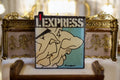 Pin's vintage L'Express carré illustration Mirosci rétro France badge
