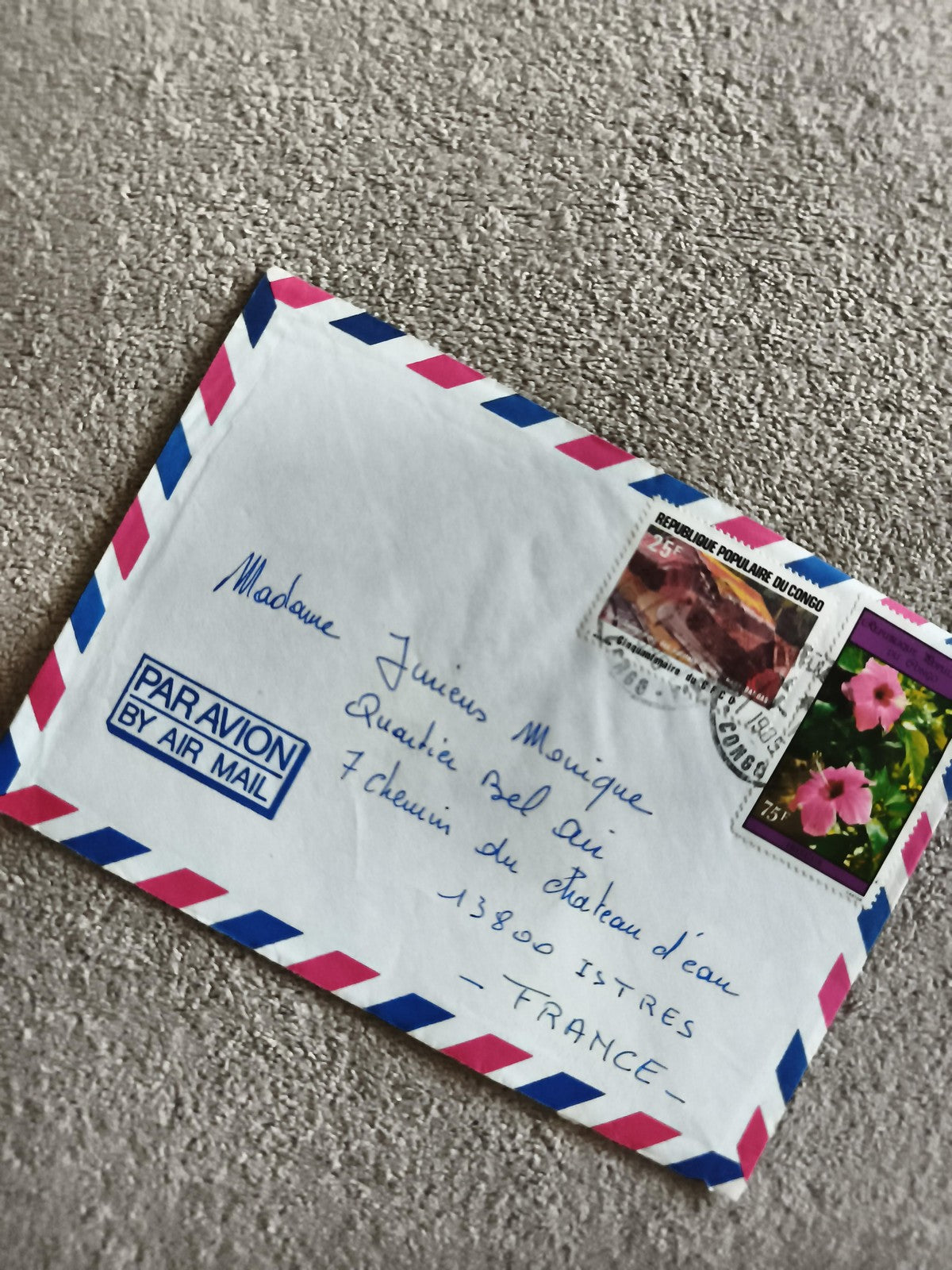 Lettre avion affranchie Congo timbres fleurs et avion philatélie France