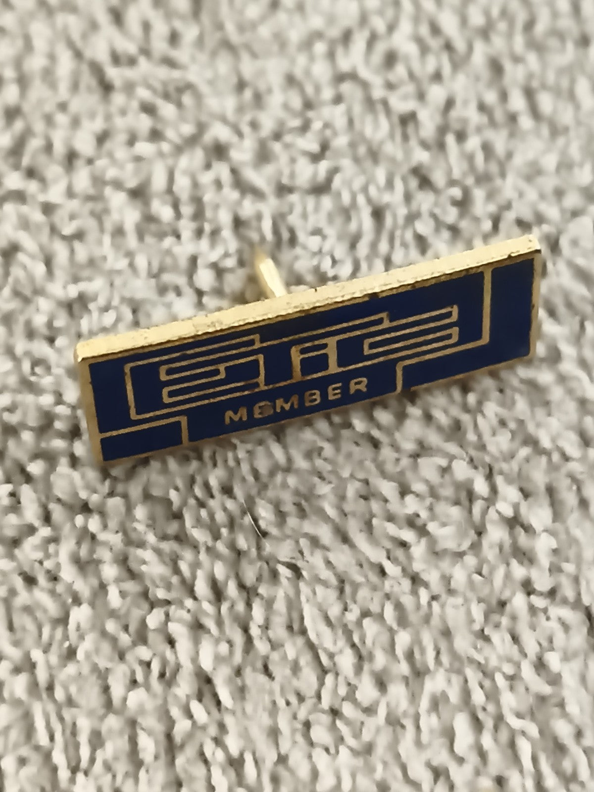 Pin's vintage ETC MEMBER bleu doré badge ancien (Ref 2)