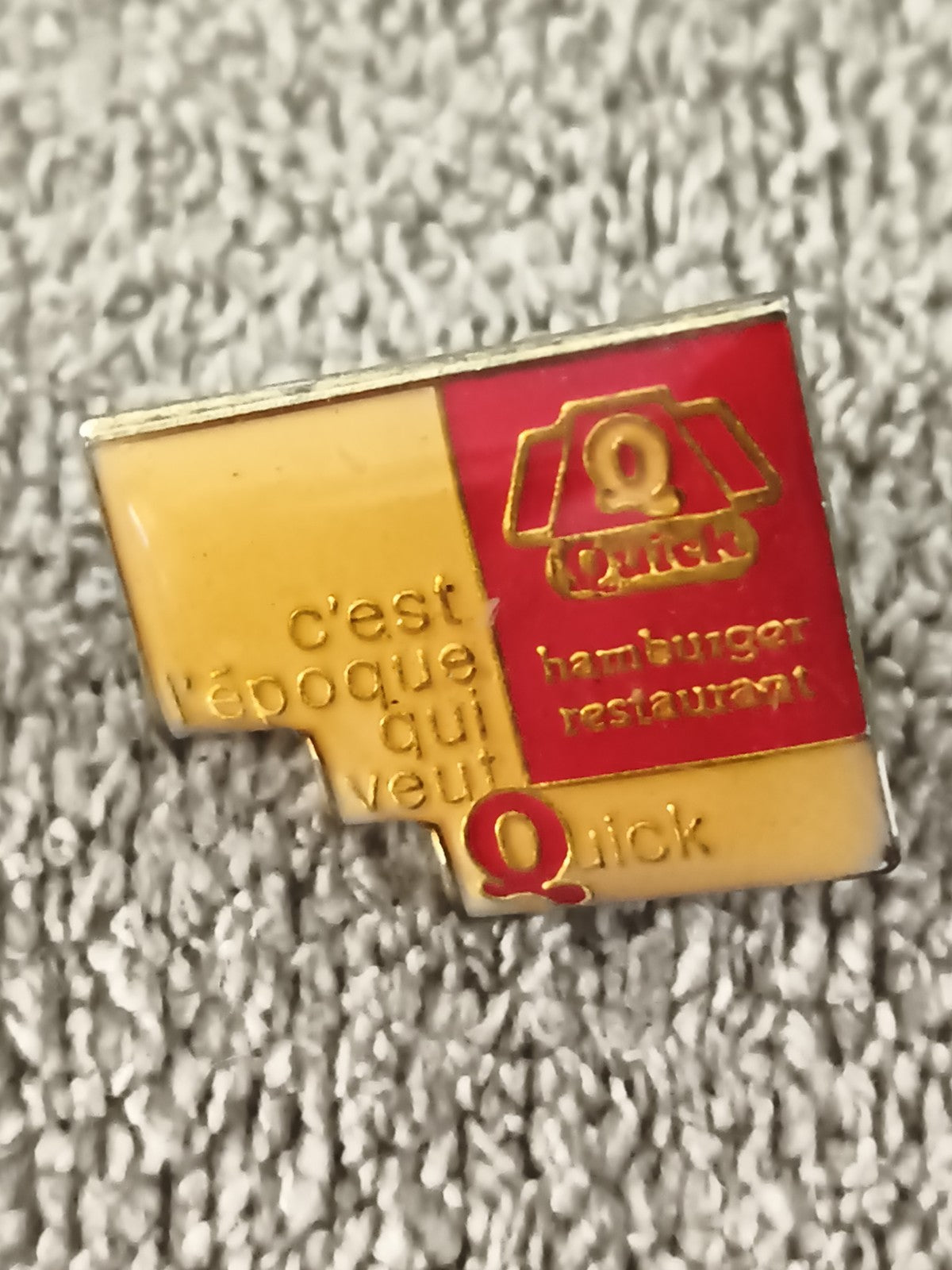 Pin's vintage Quick hamburger restaurant logo années 90 fast-food rétro (Ref 2)