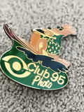 Pin's vintage Club 95 Photo, émaillé, personnage animal, années 90