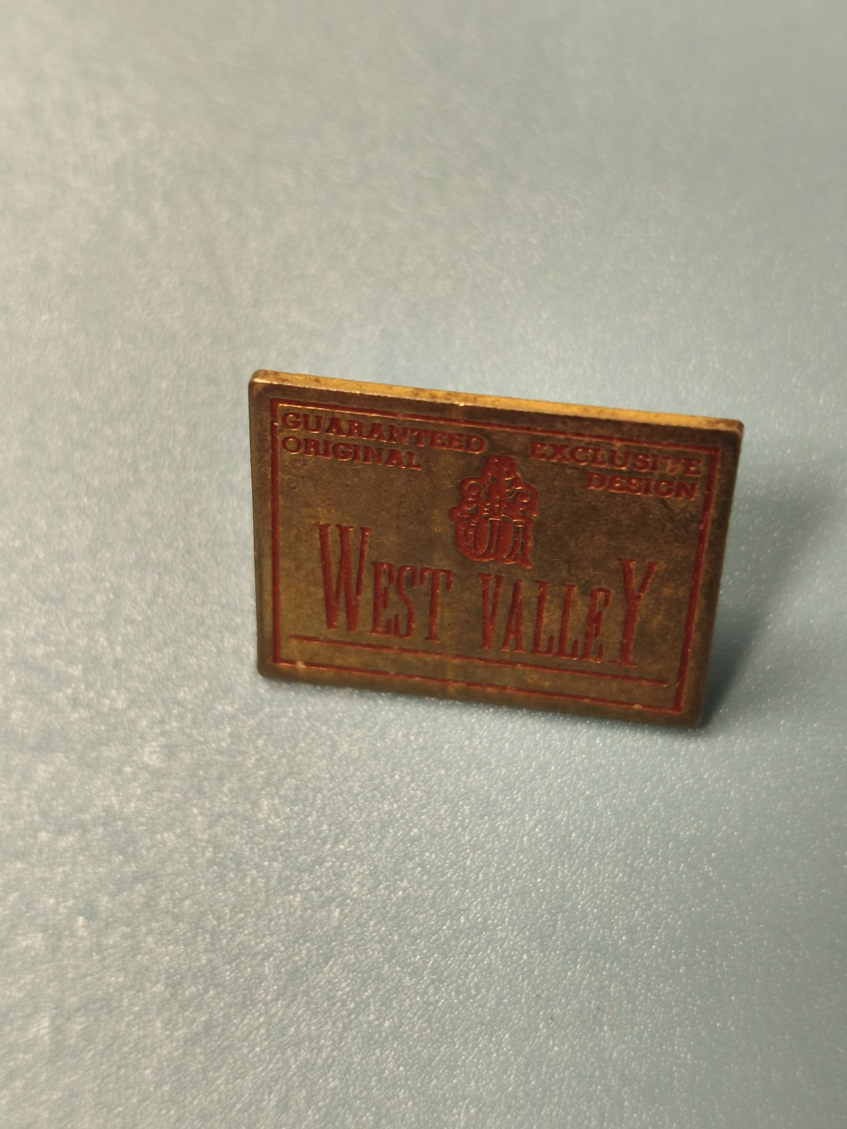 Vintage pin's West Valley rectangulaire badge ancien collection rétro