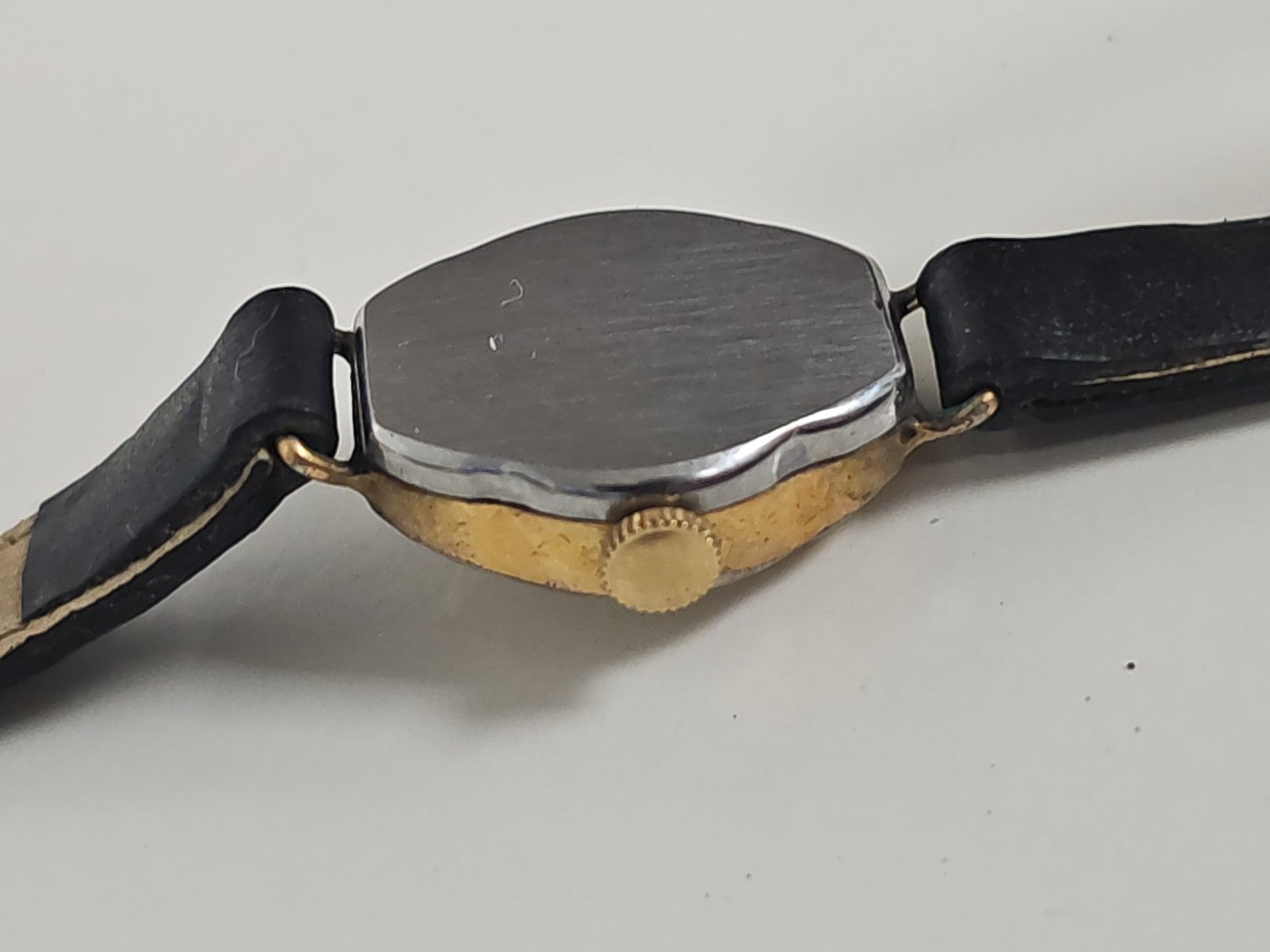 Montre femme rétro Elves plaquée or, ancienne, fonctionnelle, montre vintage col