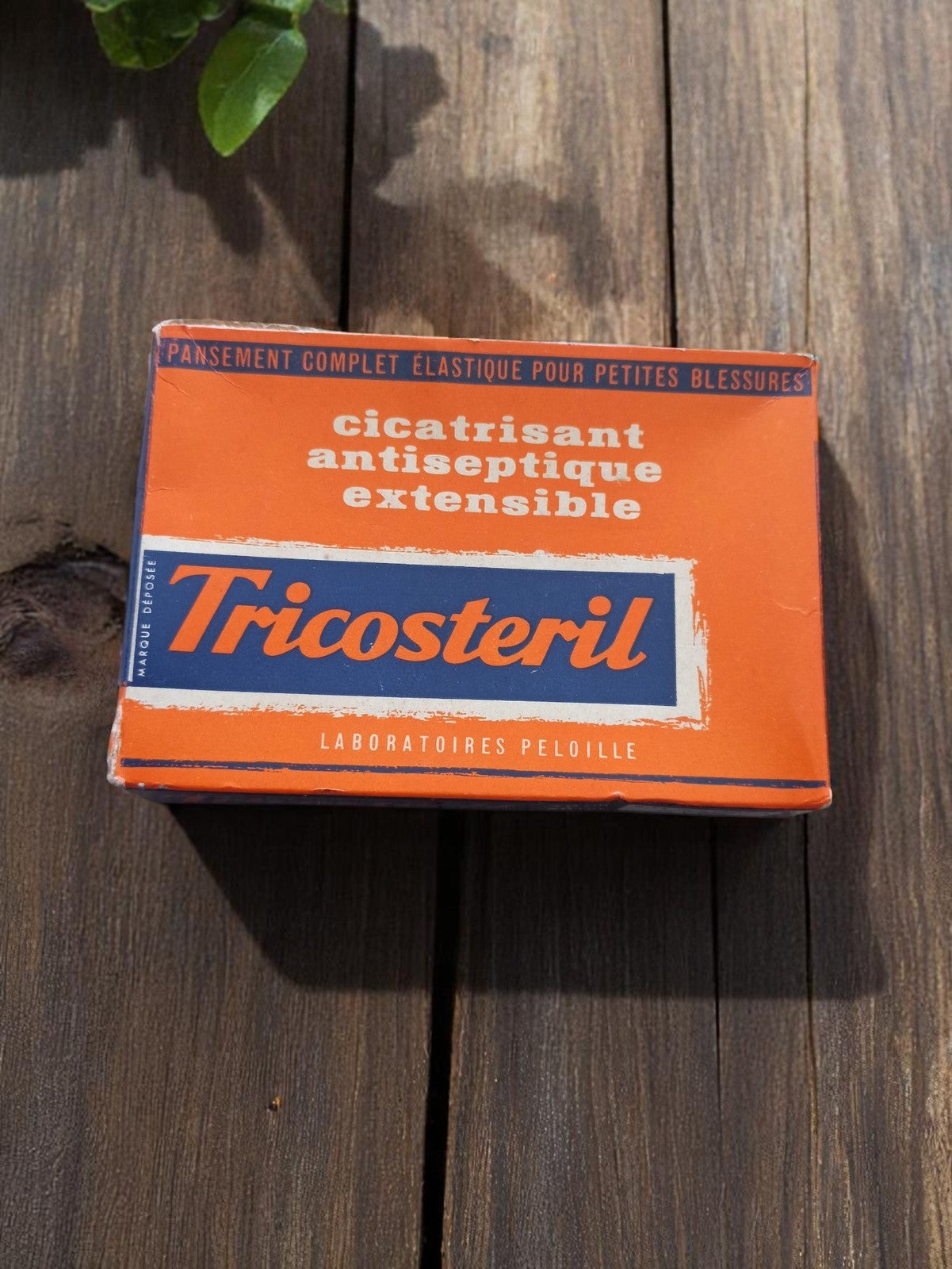 Boîte ancienne Tricosteril pansements vintage orange bleu Laboratoires Peloille