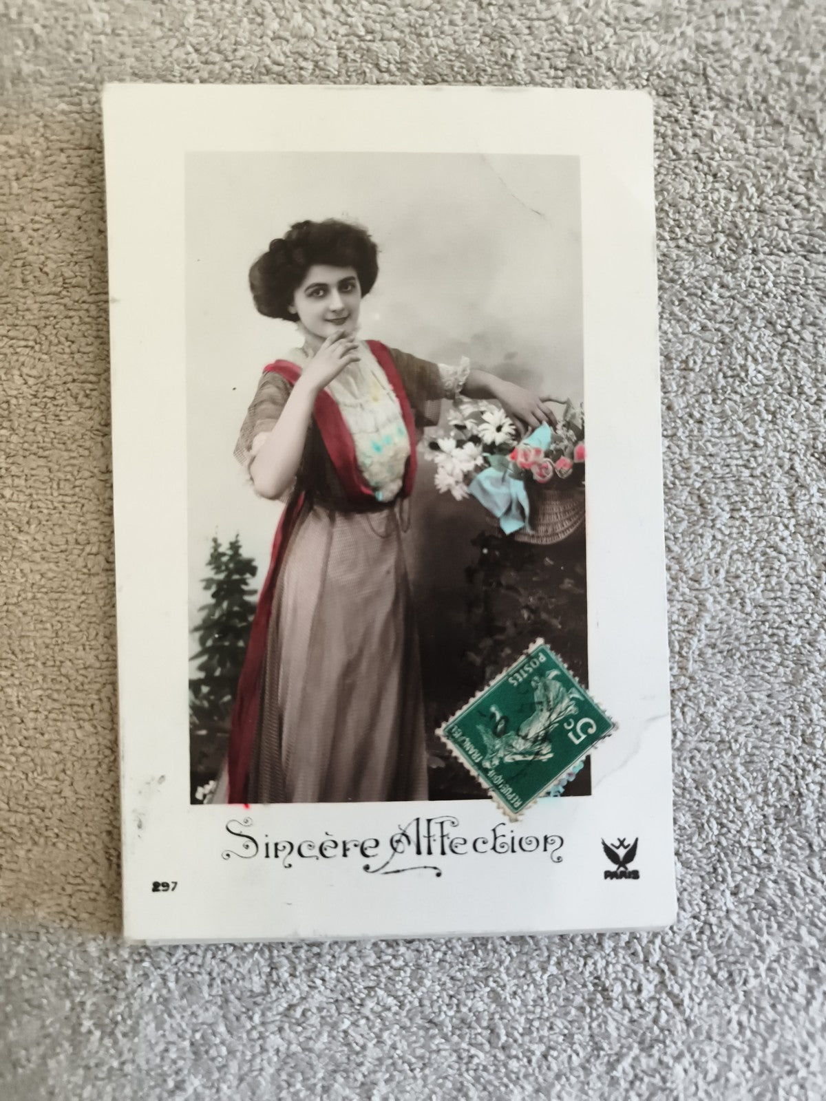 Carte postale ancienne Sincère Affection femme fleurs colorisée timbre 5c CPA