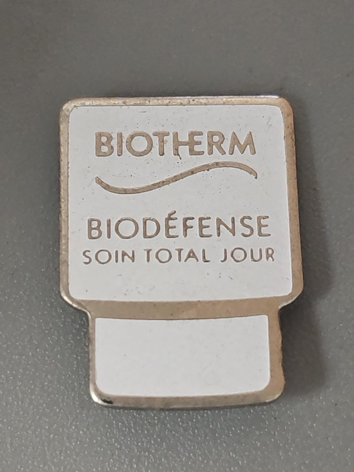 Pin's vintage Biotherm ancien, badge rétro publicitaire collection années 90