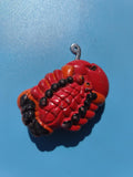 Ancien briquet publicitaire rouge forme crustacé, à restaurer, collection