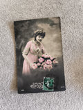 Carte postale ancienne colorisée femme roses CPA Joyeux Calife timbre