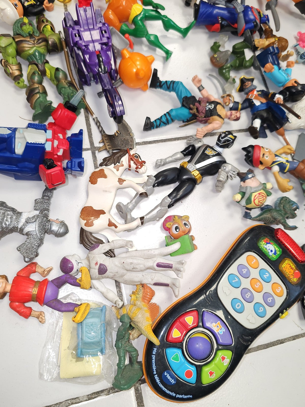 Gros lot jouets anciens et récents à trier vintage collection rétro occasion