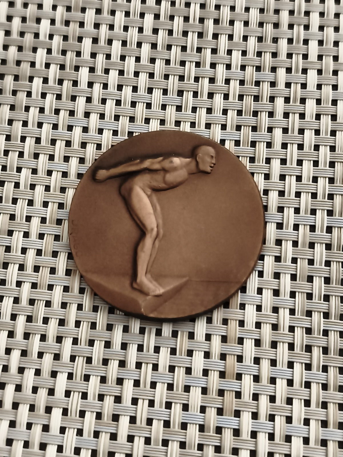 Médaille ancienne athlétisme bronze aspect art déco sportif vintage