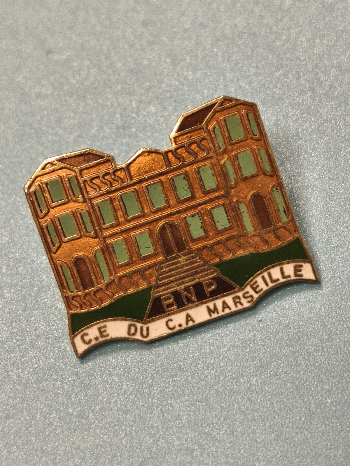Vintage pin's BNP bâtiment C.E du C.A Marseille émaillé collection banque
