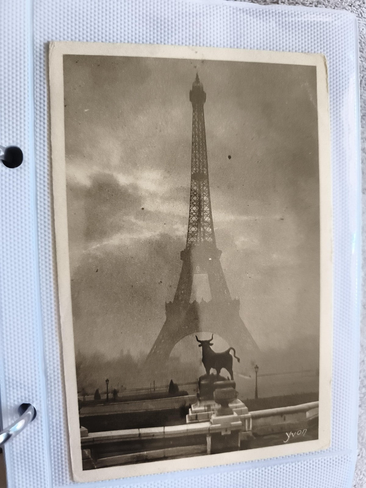 Carte postale CPA Paris Tour Eiffel statue taureau photo Yvon