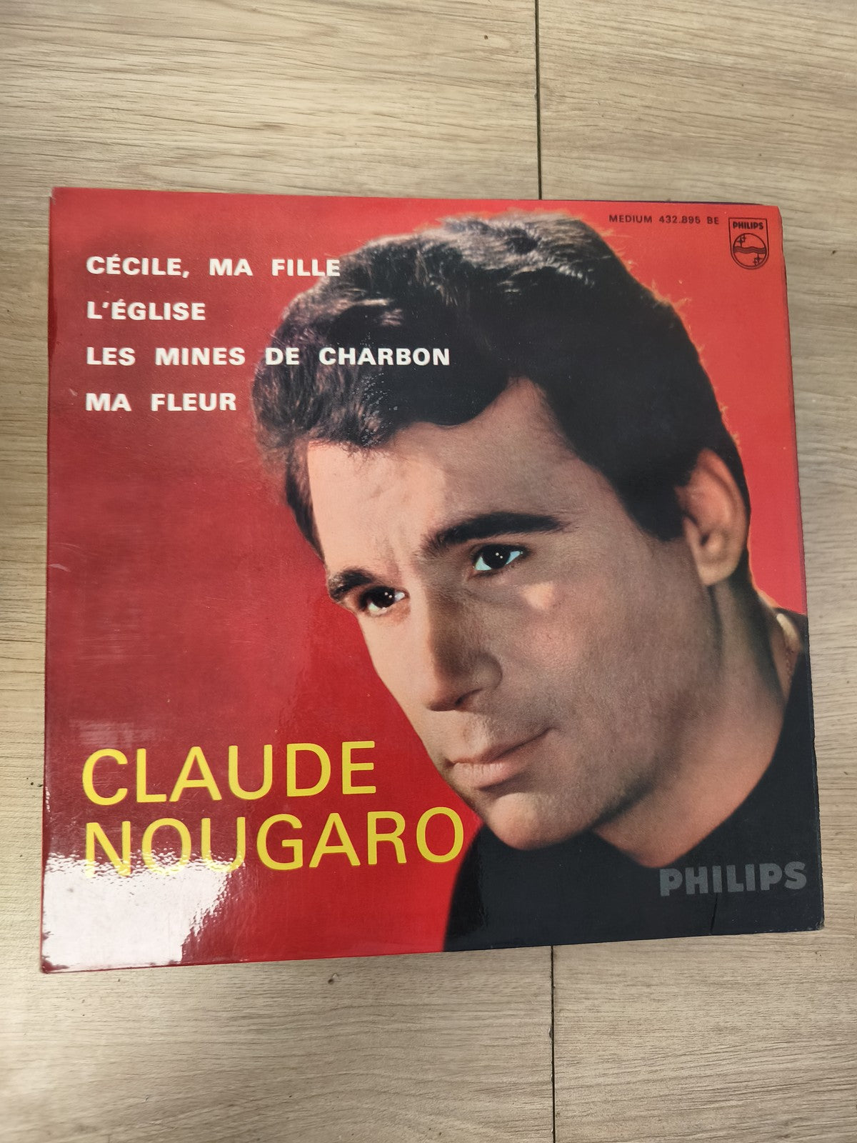 Vintage 45 tours Claude Nougaro Philips pochette rouge ? Chansons françaises