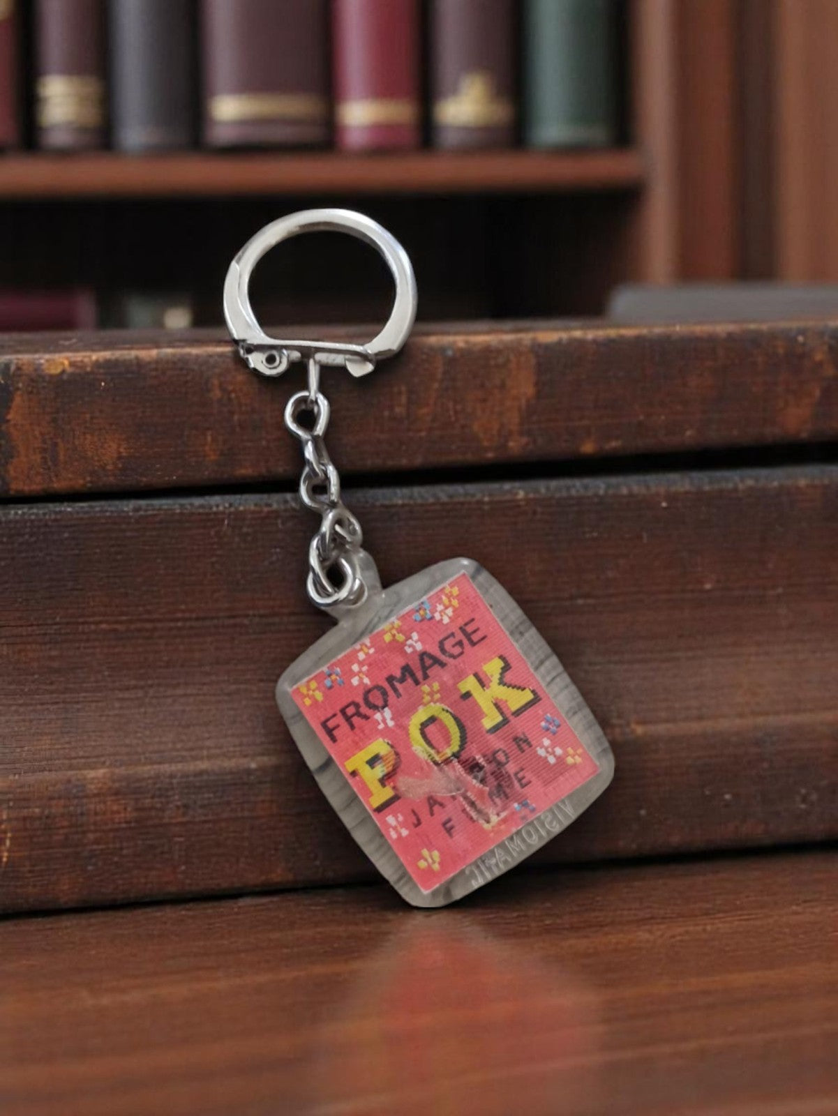 Porte-clés vintage Fromage POK métal publicitaire rétro ancien accessoire déco
