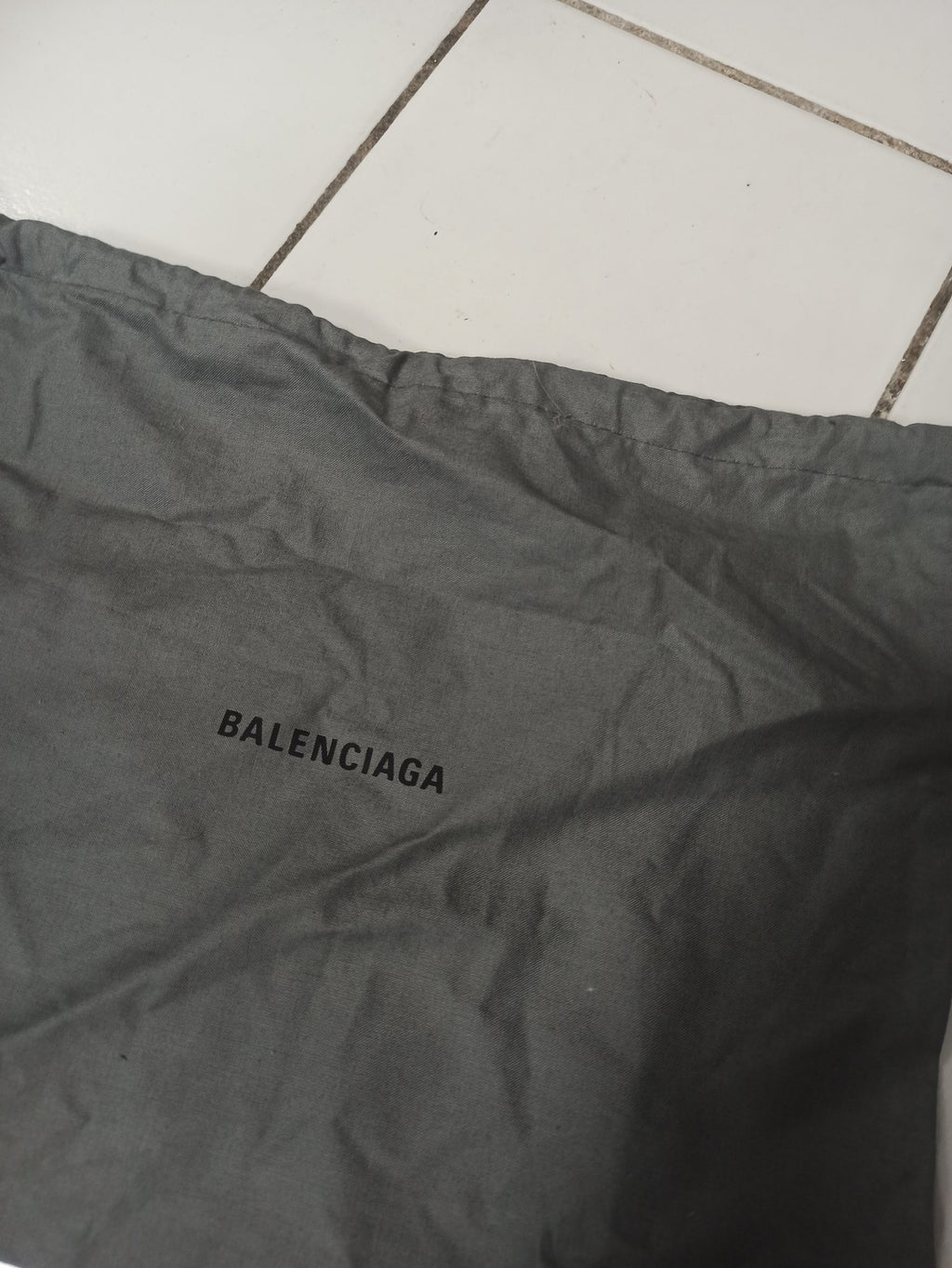 Petit sac promotionnel Balenciaga, accessoire mode élégant, sacoche publicitaire
