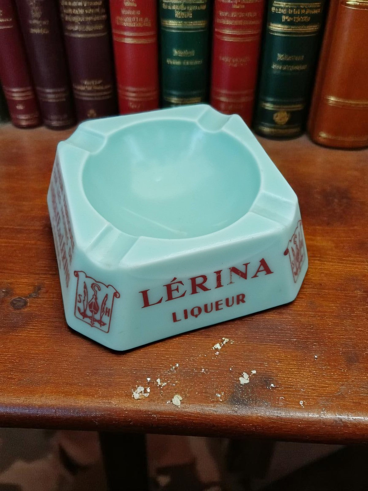 Cendrier publicitaire vintage Lérina liqueur bleu clair, art de bar bistrot