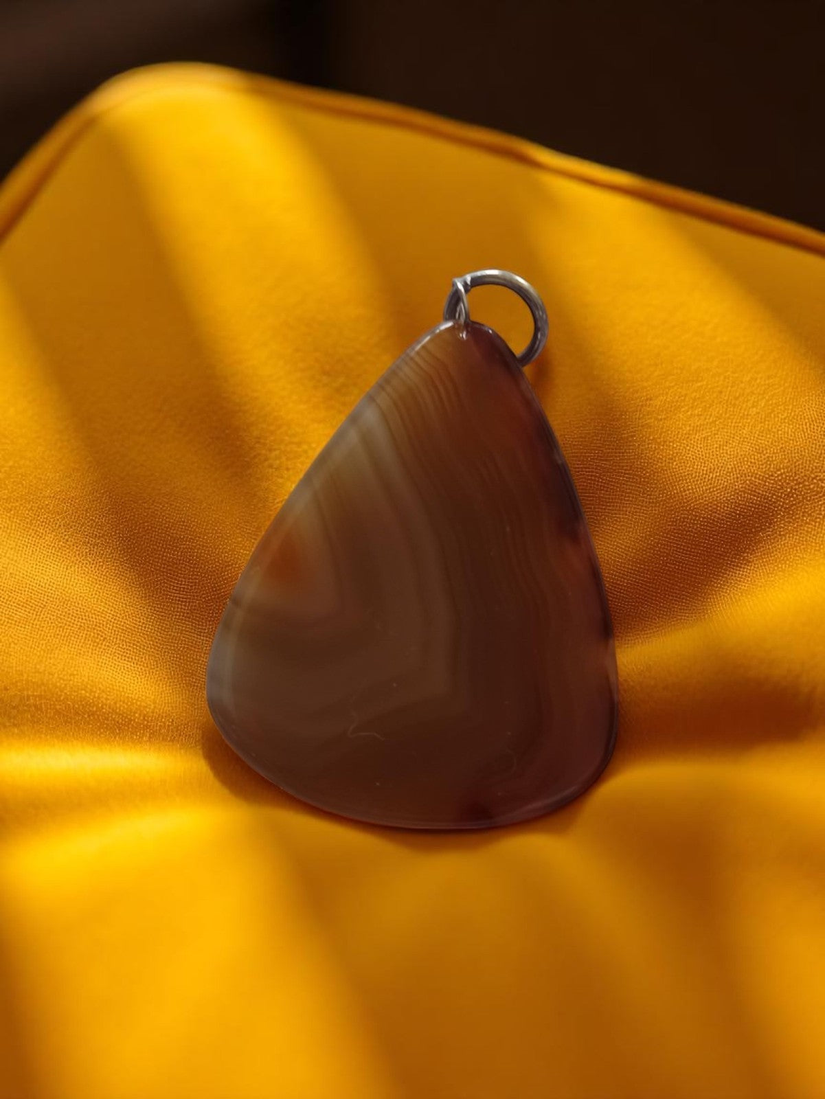 Pendentif vintage en agate naturelle tranche, forme goutte, style rétro