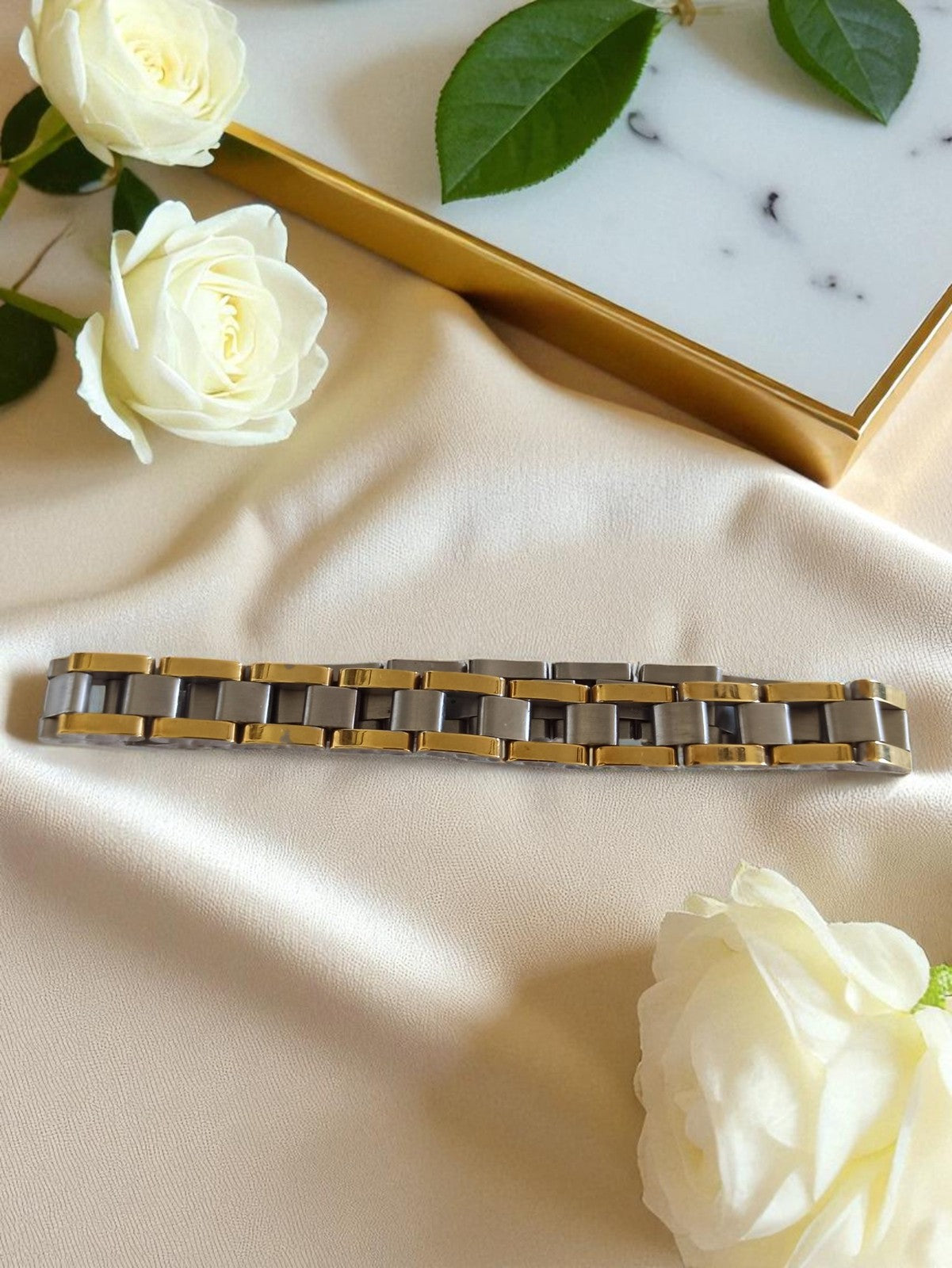 Bracelet Fantaisie Vintage en Métal - Accessoire Rétro pour Collectionneurs