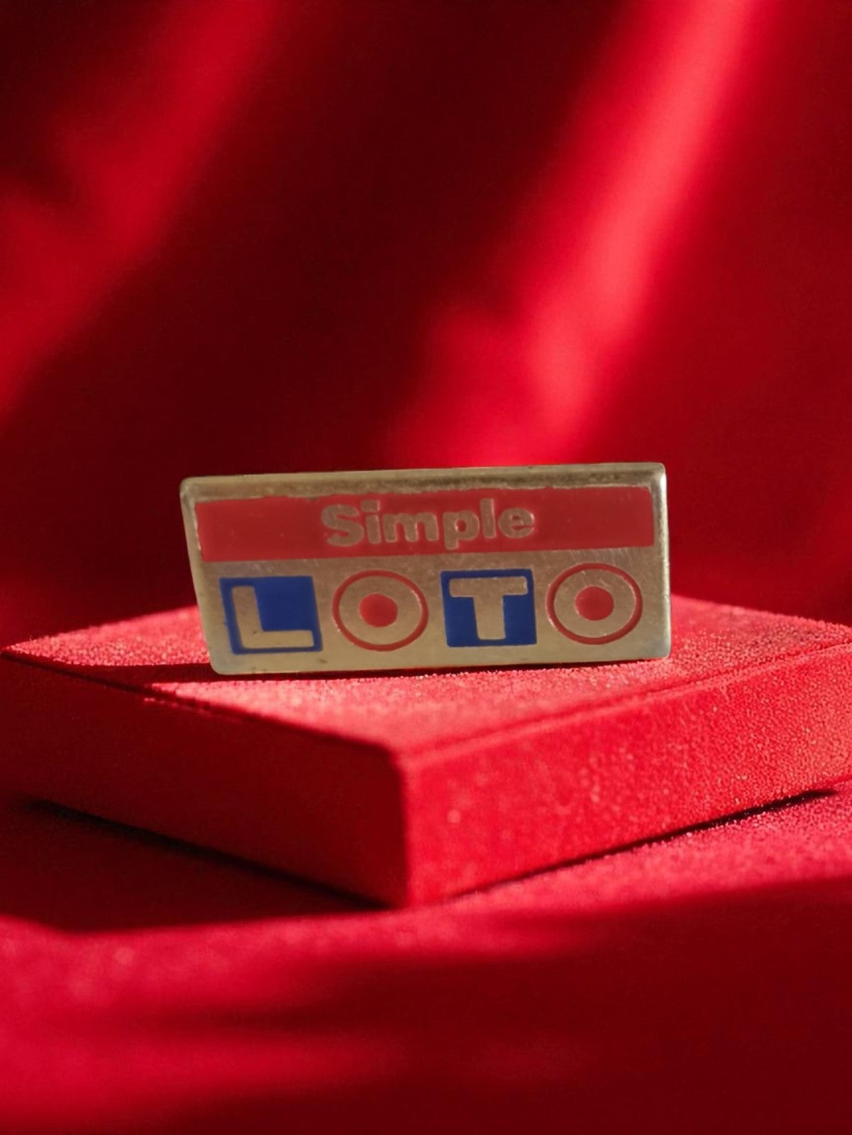 Pin's ancien publicitaire Loto Simple rétro, badge vintage promotionnel