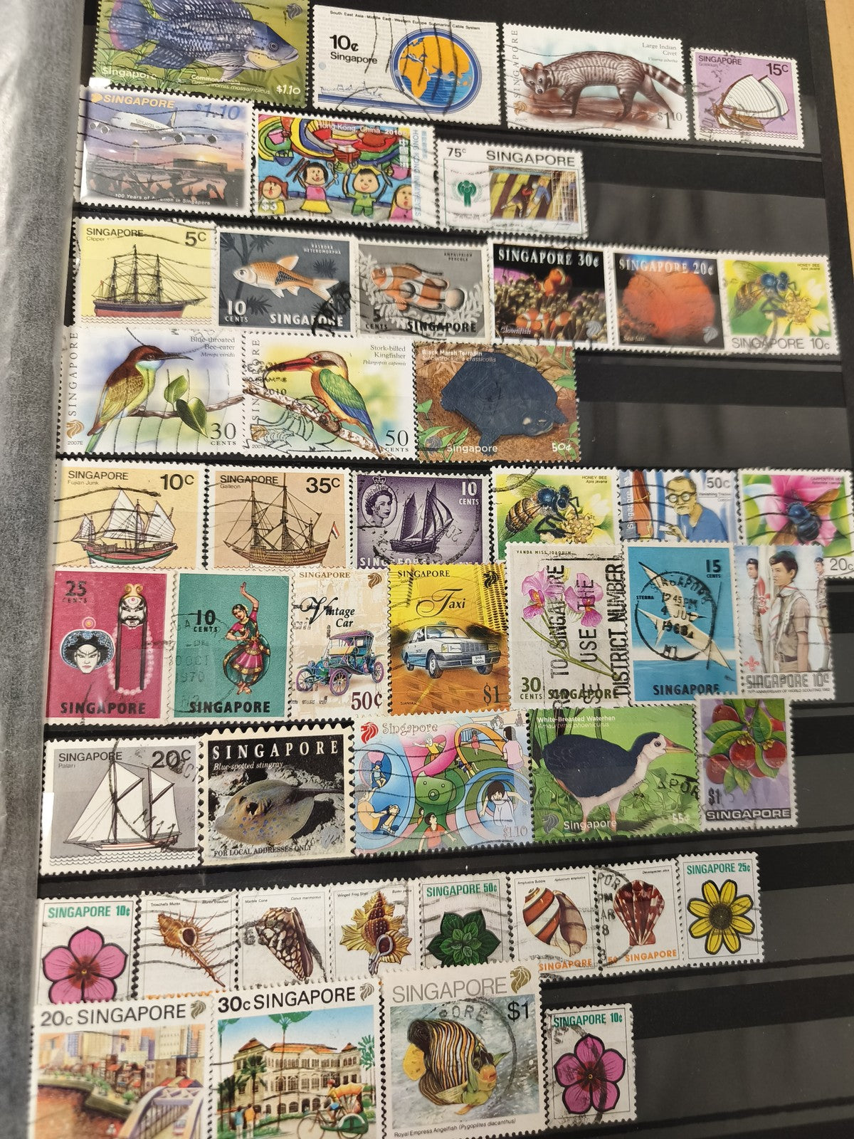 Lot de timbres Singapour multithèmes animaux fleurs véhicules usagés