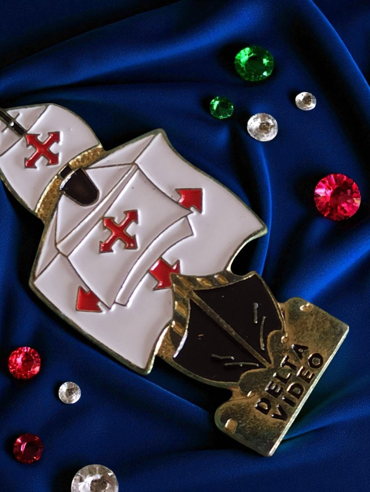 Pin's Delta Video édition limitée vintage voilier émaillé publicité rare