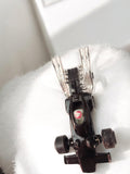Voiture miniature ancienne F1 noire rétro, finition métal, vintage déco