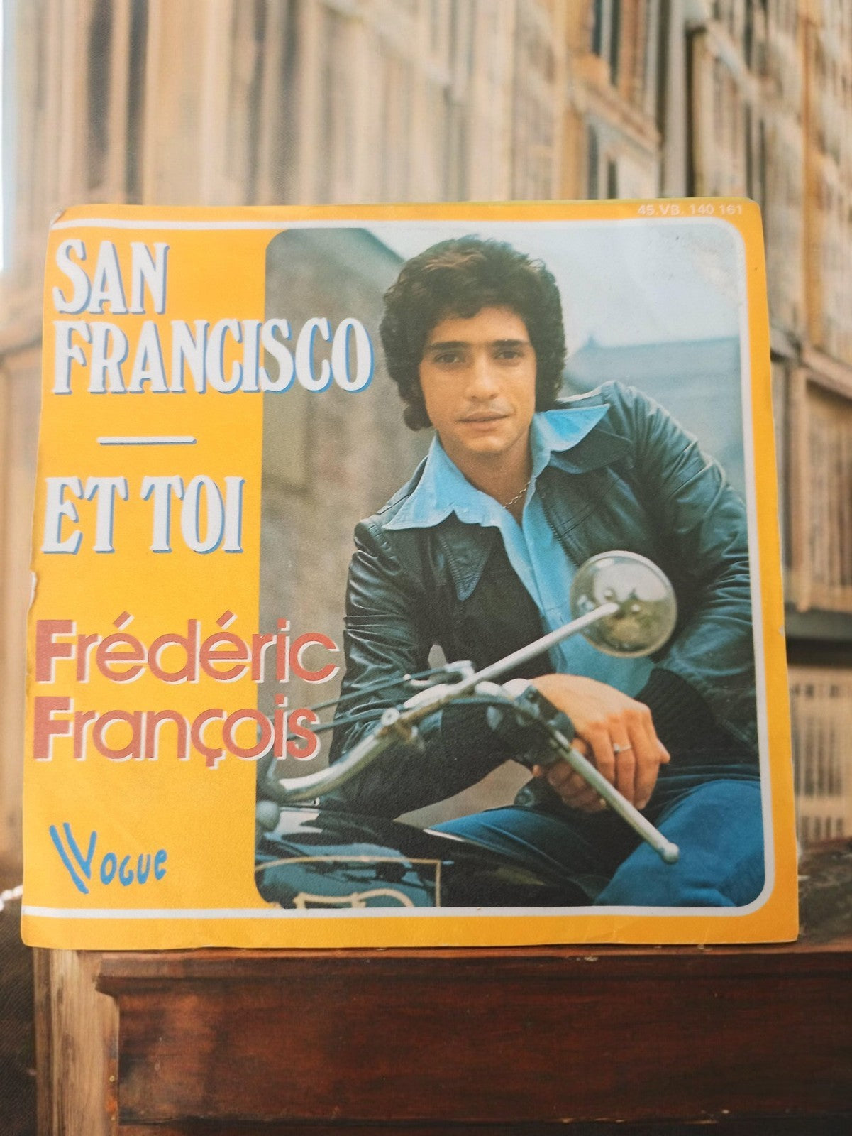 Disque vinyle 45 tours Frédéric François San Francisco Vogue vintage rétro