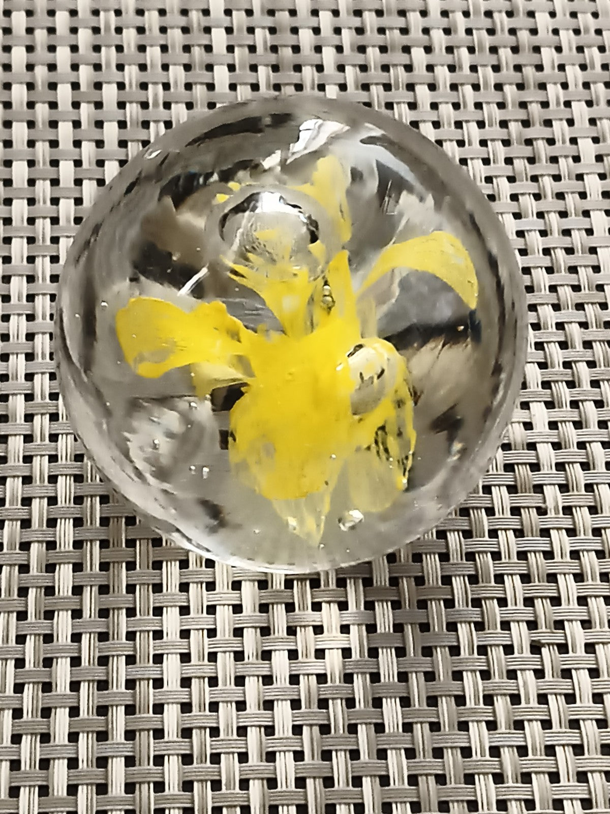 Presse-papiers ancien motif floral jaune, boule déco vintage paperweight