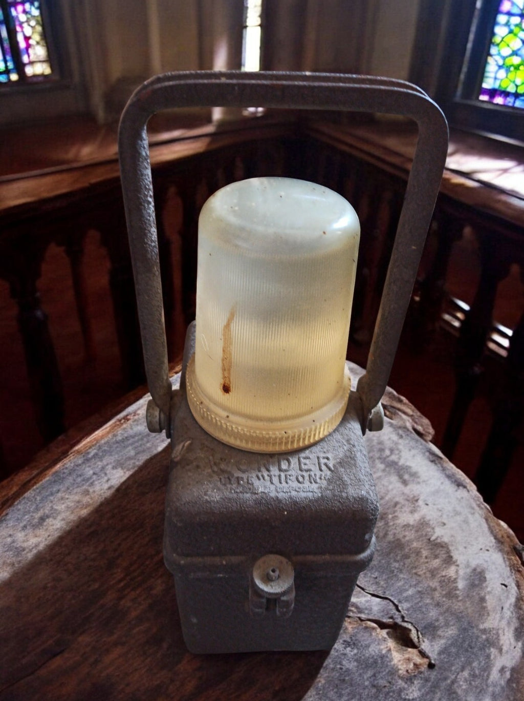 Lampe de chantier industrielle WONDER vintage, poignée métal, baladins rétro