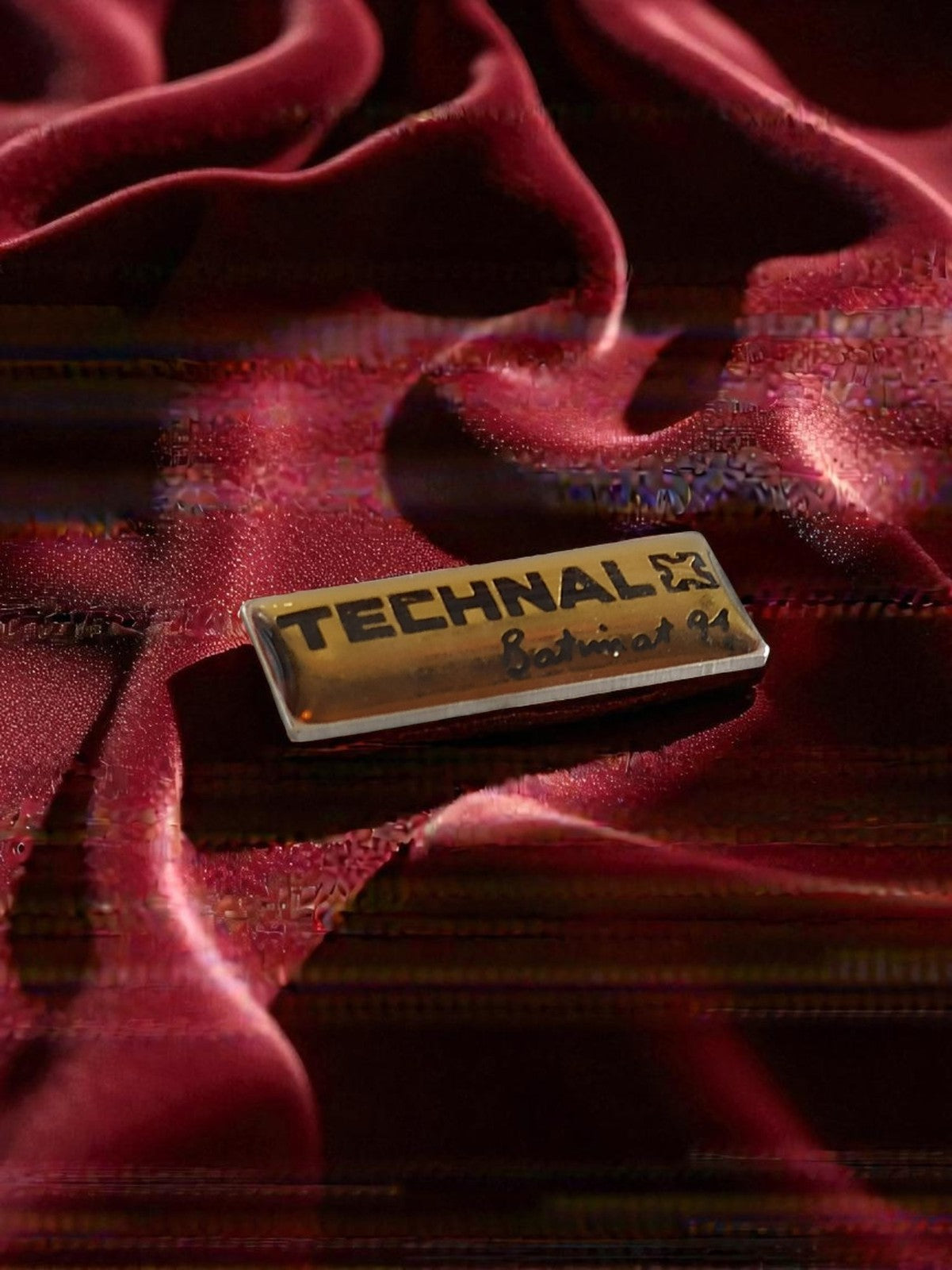 Pin's TECHNAL Batimat 91 émail publicitaire vintage rétro années 80-90