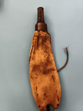 Gourde ancienne en cuir brun, embout bois, flasque rustique vintage