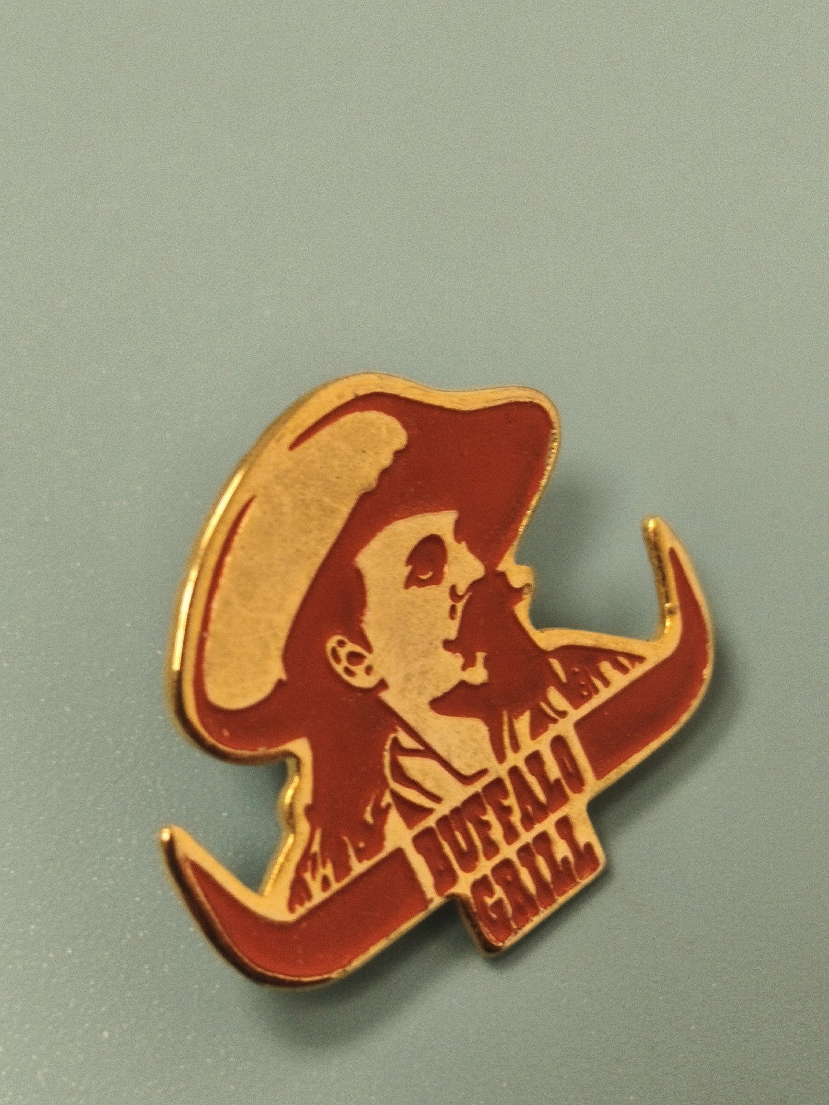 Vintage pin's Buffalo Grill western cow-boy émaillé collection rare