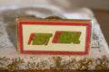 Pin's ancien Fiest Embal rectangulaire rétro, lettrage vert rouge doré