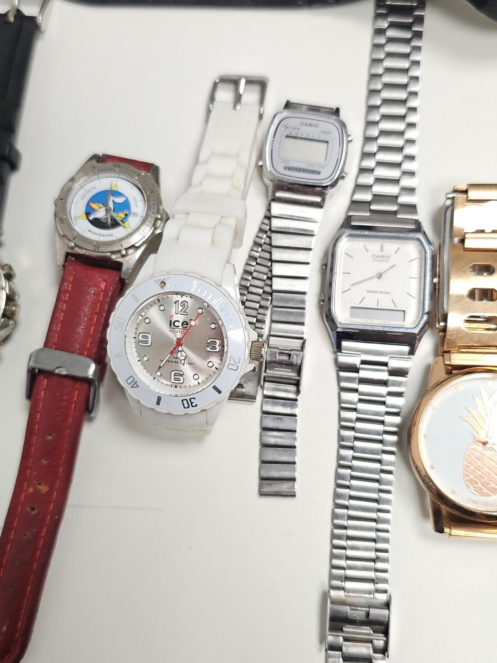 Lot montres femme diverses marques non testées mix occasion à réparer ou pièces