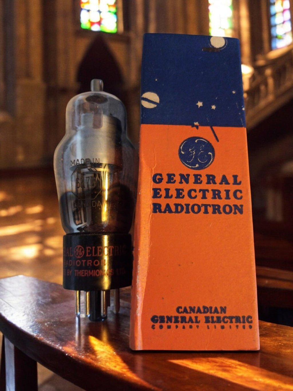 Lampe Radio General Electric Radiotron vintage Canada avec boîte d’origine