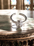 Bague créateur vintage ouverte, finition argentée et cabochon, taille 50 rétro
