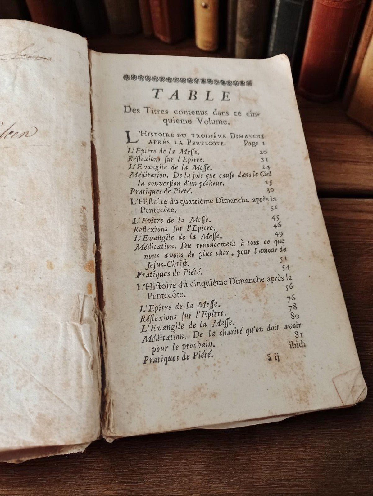 Livre religieux français XIXe siècle couverture usée