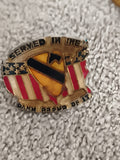 Pin's militaire vintage US 1st Cavalry, drapeau USA, émaillé (Ref 10)