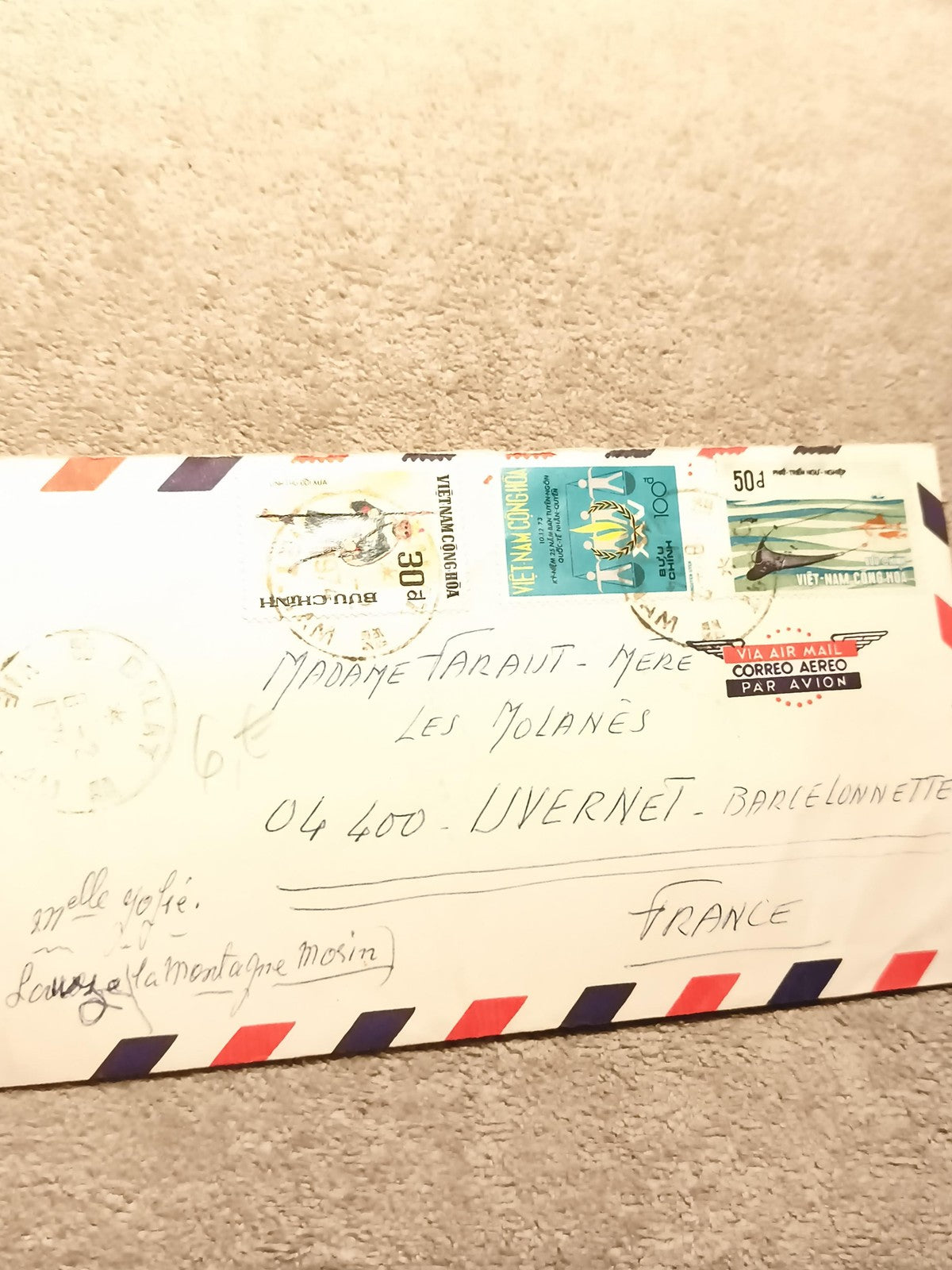 Lettre avion affranchie timbres Vietnam France enveloppe ornée philatélie (Ref 2