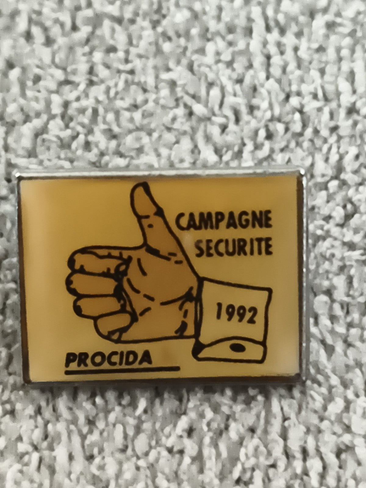 Pin's Procida 1992 Campagne Sécurité vintage badge rétro sécurité