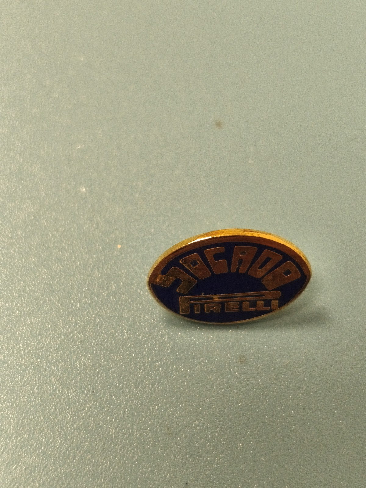 Vintage pin's Socado Pirelli émaillé bleu ancien collection (Ref 4)