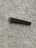 Pin's vintage "TOFFEES ANGLAIS" noir doré, badge publicitaire rétro (Ref 10)