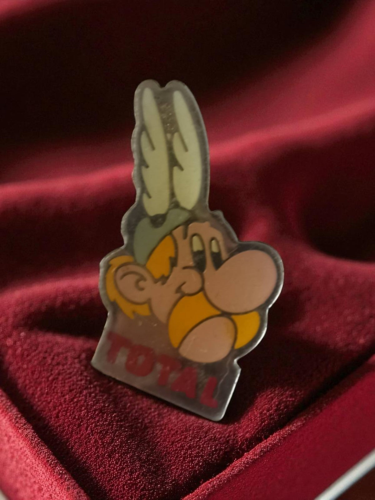 Pin's publicitaire vintage Astérix Total badge ancien rétro dessin animé