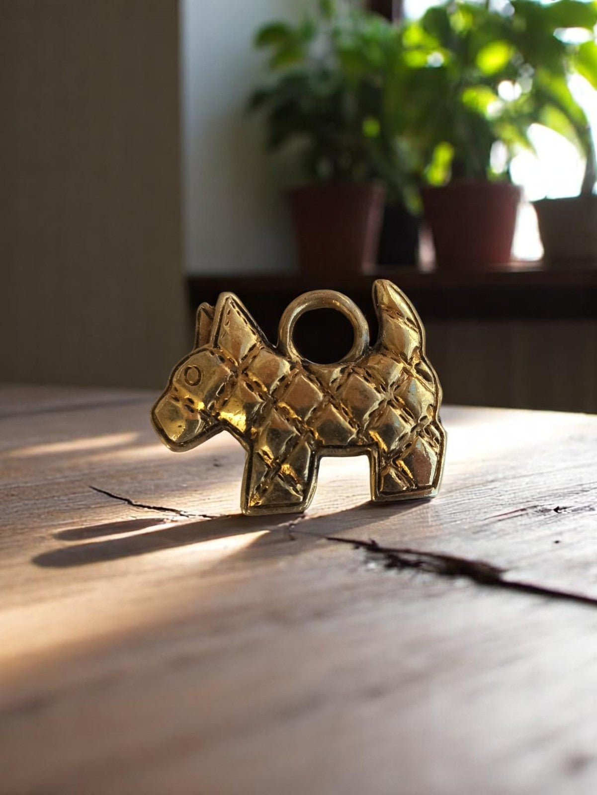 Pendentif vintage chien écossais métal doré années 50 rétro bijou ancien