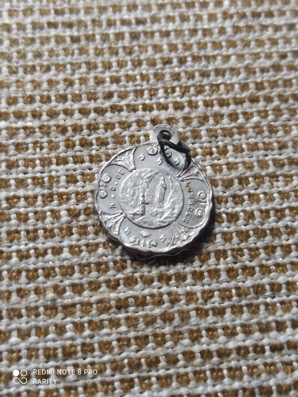 Médaille religieuse Lourdes ancienne ? effigie Vierge, souvenir vintage