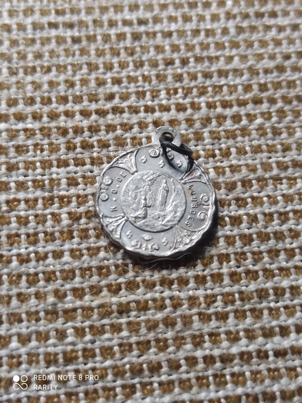 Médaille religieuse Lourdes ancienne ? effigie Vierge, souvenir vintage