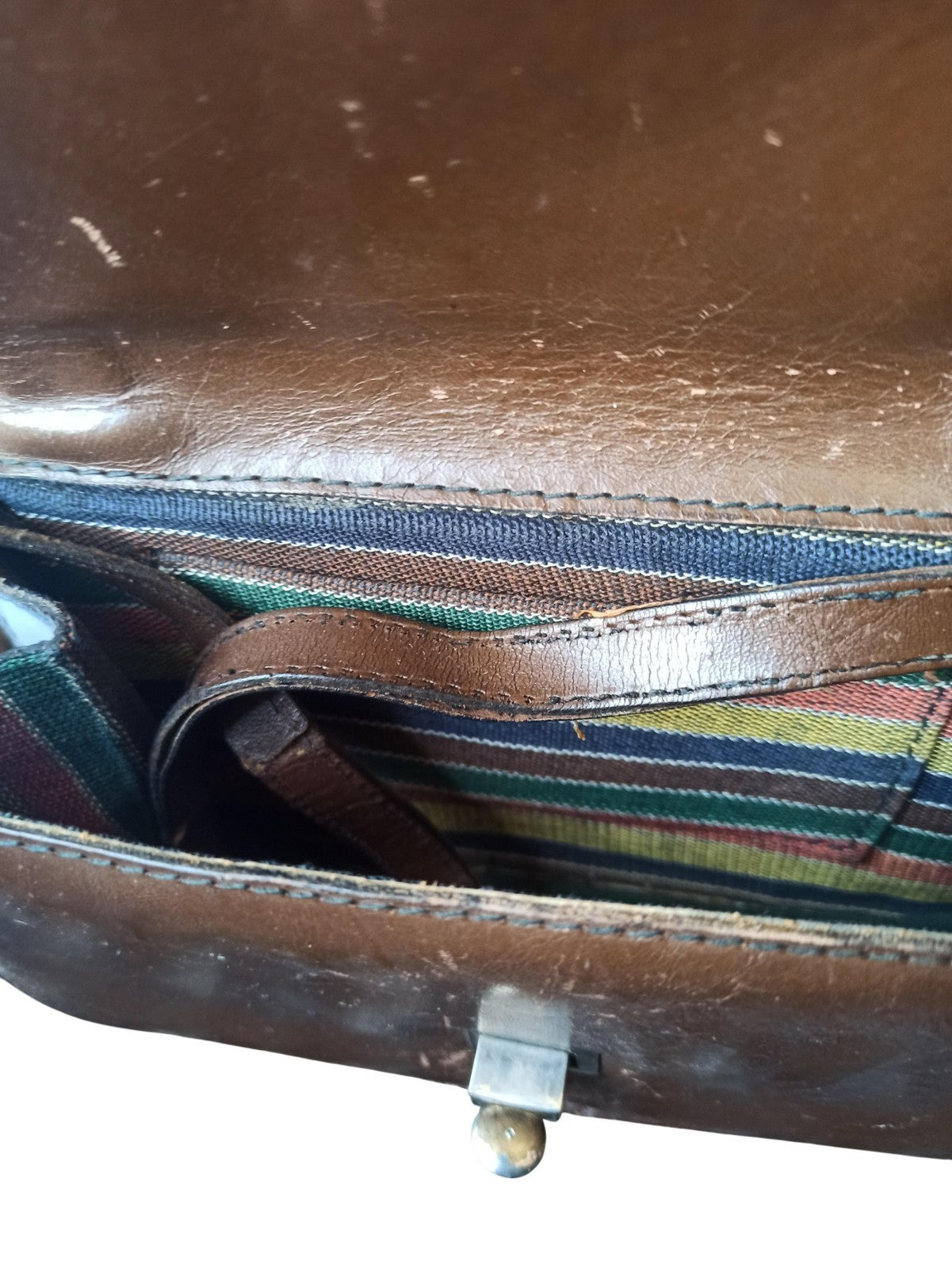 Petite sacoche vintage en cuir marron, sac rétro ancien à fermoir métal